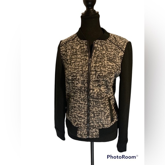 Banana Republic Jackets & Blazers - Banana Republic ladies light jacket in size S